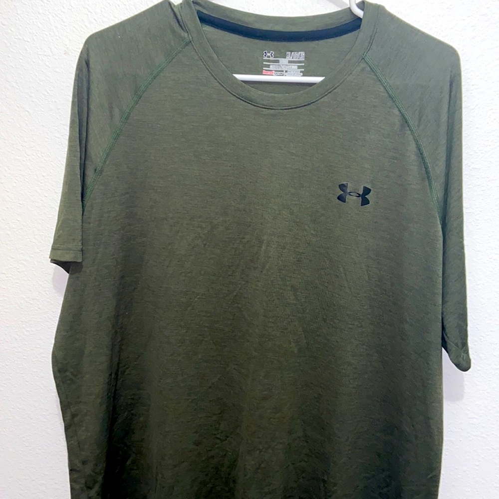 Men’s under armour olive tee